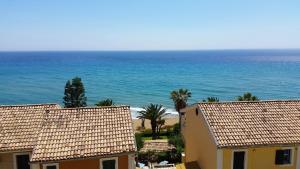 Two-Bedroom Apartment with Sea View (4 Adults + 1 Child)