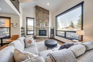 8 Mi to Keystone Resort Mtn-View Townhome