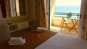 Two-Bedroom Apartment with Sea View (4 Adults + 1 Child)