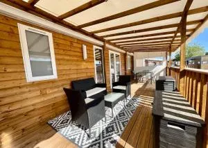 Bungalow neuf avec belle terrasse couverte et piscine - 拉莎贝尔