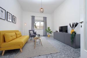 Carmens Flat by DomusDimore