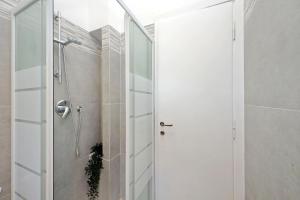 Carmens Flat by DomusDimore