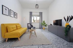 Carmens Flat by DomusDimore