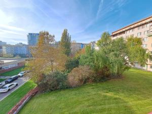 Garden-view Apartment near City Center