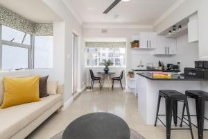 Bright Modern 2Bed1 Central Apartment with Pool