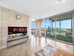 Luxurious 1BHK in D1 Tower with Stunning Creek Views, Close to Airport & Downtown