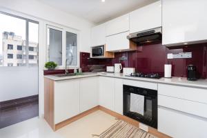 Pendennis Fern - 4-Bedroom Luxury Retreat with Rooftop Pool in Central Colombo