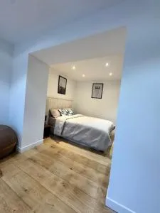 Charmant studio vue sur jardin - 塞克兰