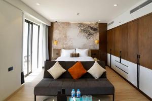 Luxury Beachfront Apartment with Ha Long Bay View