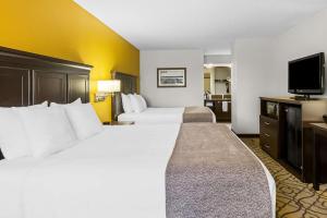 Queen Room with Two Queen Beds room in Best Western of Harbor Springs