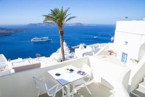 Suite with Caldera View room in Pantelia Suites
