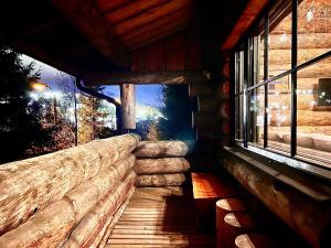 Aurora by the Slopes, views, ski in, hike & xc-ski trails - Lapland Villas