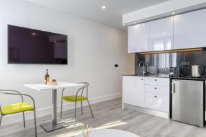 BSE15 Apartments 4J, a Home in Madeira