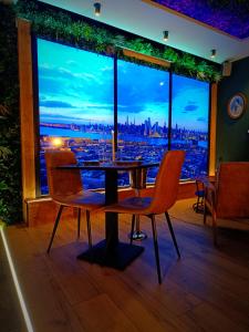 B&B / Chambres d'hotes Multiverse Suite immersive : photos des chambres