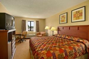 King Room - Non-Smoking room in Baymont by Wyndham Tuscola