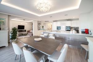 REF 1924 - Cannes Croisette - Sea view apartment for rent