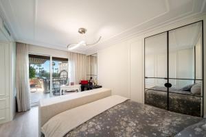 REF 1924 - Cannes Croisette - Sea view apartment for rent