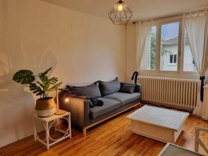 Grand T2 centre ville proche pistes ski et thermes