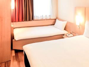 Hotels ibis Paris Porte d'Italie : Chambre Standard avec 1 Lit Double et 1 Lit d'Enfant