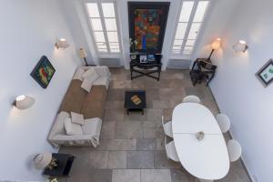 Maison Julia- Triplex avec rooftop terrasse vue sur mer et cathédrale, 10 mins à pieds du palais et plages