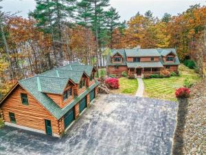 PERLEY POND LODGE LIMIT 14 villa