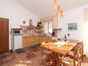 Apartments Ceja near sea