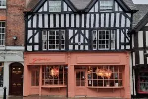 Cosy Studio - Town centre flat with free nearby parking - Great Hanwood