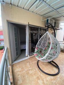 Habitación con cama King y baño privado