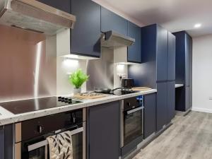 Terry Frost Budget-Friendly Ensuite Room for Students Only