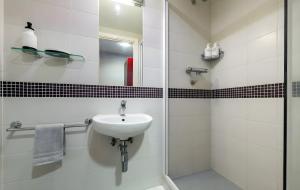 Terry Frost Budget-Friendly Ensuite Room for Students Only