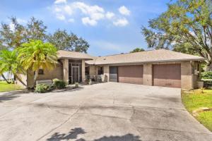 Charming Lakefront Home Hot Tub