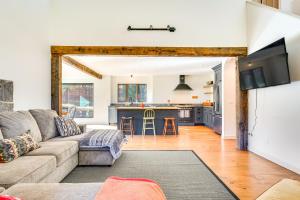 Near Okemo Slopes Peaceful Home with Trail Access