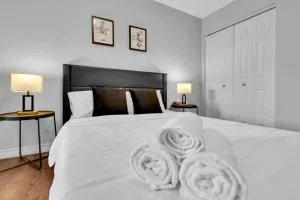 Cozy 3BR Home with Parking Near Kitchener Attractions - واترلو