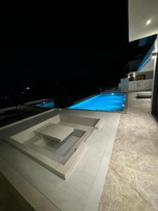 Maya 1 - Seaview Mordern Luxury