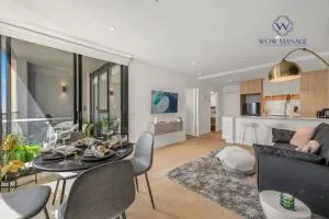 WOW Self-Contained Apartment on Hall - Essendon