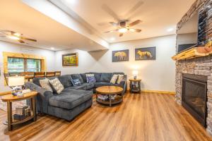 Carefree Wisper-New build, hot tub, BBQ & EV