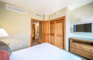 Capitol Peak Lodge 3211 by Snowmass Mountain Lodging