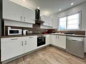 Maisons de vacances Ravissante maison a Abzac WIFI & Clim : photos des chambres