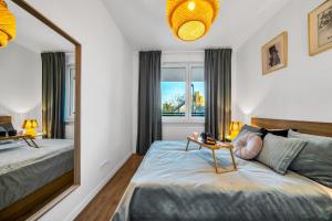 Warsaw Airport Apt - Balcony, Parking, Bus nearby - by Rentujemy