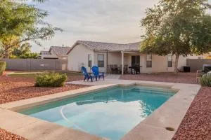 Cozy house near stadium with pool heater, BBQ - 埃文代尔