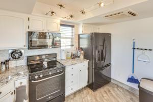 2 Mi to Lake Havasu and Dtwn Home with Game Room!