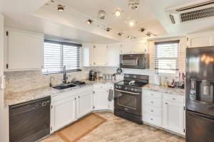 2 Mi to Lake Havasu and Dtwn Home with Game Room!