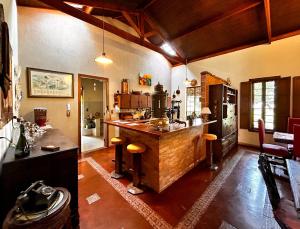 Chacara com piscina, WiFi e lazer completo - SP