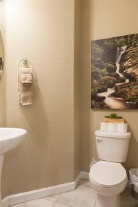 Gated townhouse with heated pool, hot tub, near US60