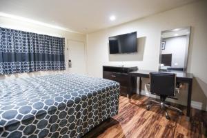 Standard Queen Room room in Sky Riders Motel