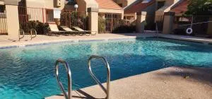 Cozy condo near MCC with pool, BBQ, covered parking - Mesa