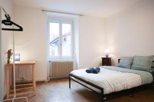 Appartements RDC Parfait pour halte et sejour 2 chambres, tram-train, autoroute a proximite, parking gratuit : Appartement 2 Chambres