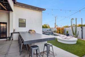 Modern Industrial-Near Old Town