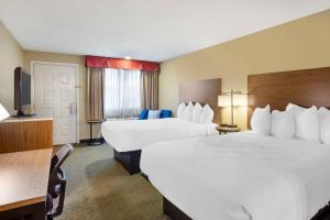 Queen Room with Two Queen Beds room in Best Western Shadow Inn