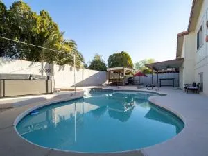 Spacious house with pool heater, hot tub, billiards - Deer Valley